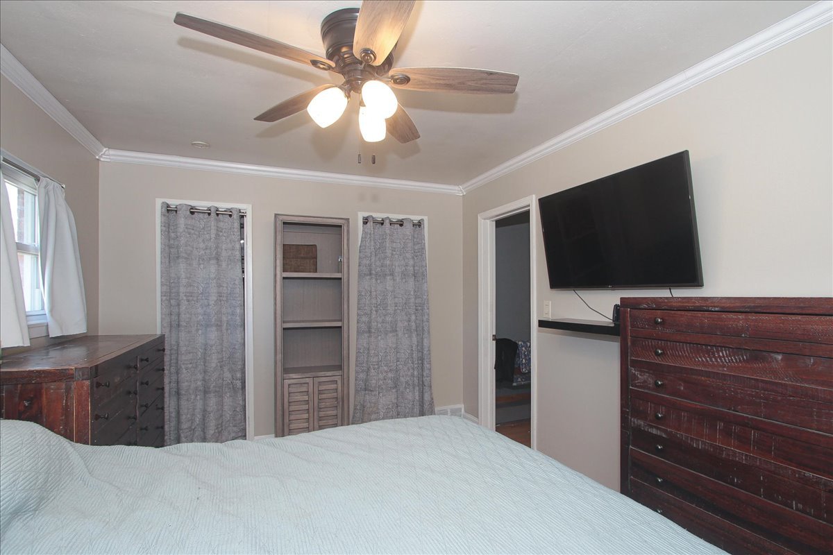 443 Elmhurst Road Mount Prospect, IL 60056 - Photo 13 of 21 Gallery Image 13