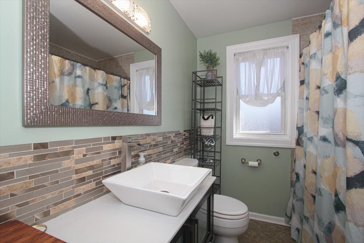 443 Elmhurst Road Mount Prospect, IL 60056 - Photo 14 of 21 Gallery Image 14