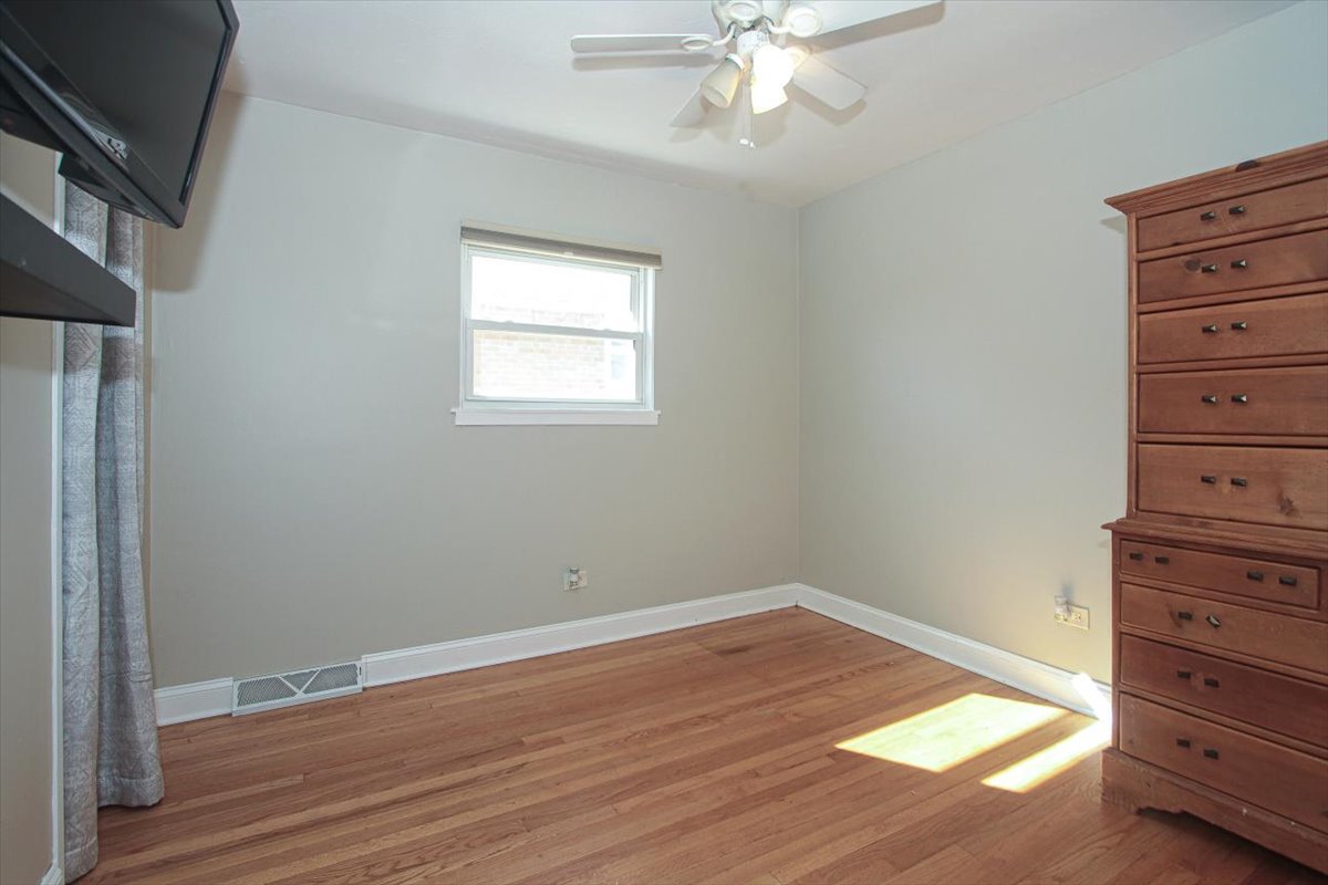 443 Elmhurst Road Mount Prospect, IL 60056 - Photo 17 of 21 Gallery Image 17