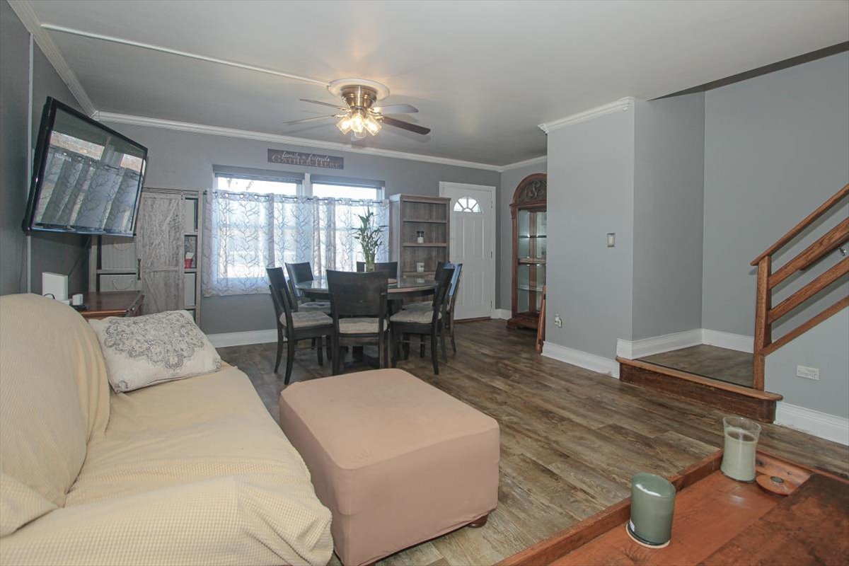 443 Elmhurst Road Mount Prospect, IL 60056 - Photo 3 of 21 Gallery Image 3