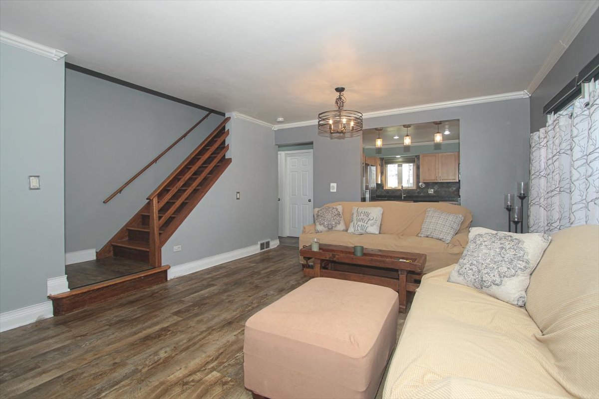 443 Elmhurst Road Mount Prospect, IL 60056 - Photo 5 of 21 Gallery Image 5