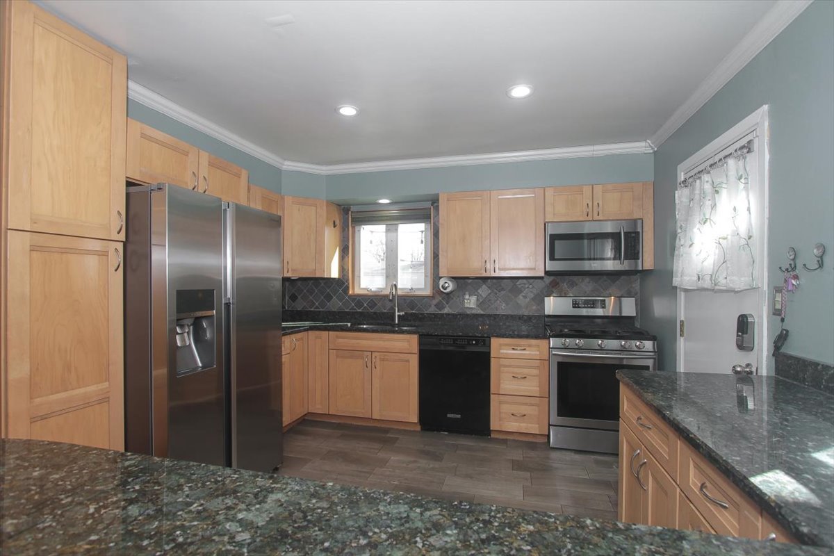 443 Elmhurst Road Mount Prospect, IL 60056 - Photo 7 of 21 Gallery Image 7