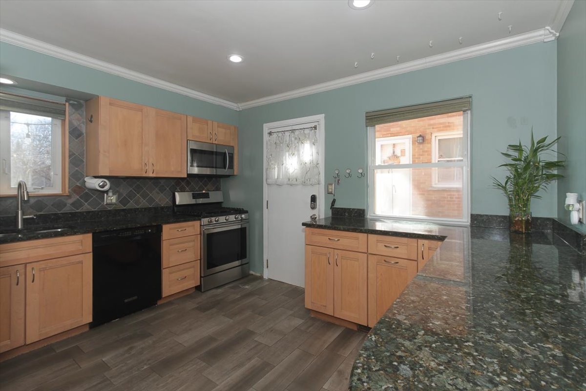 443 Elmhurst Road Mount Prospect, IL 60056 - Photo 8 of 21 Gallery Image 8
