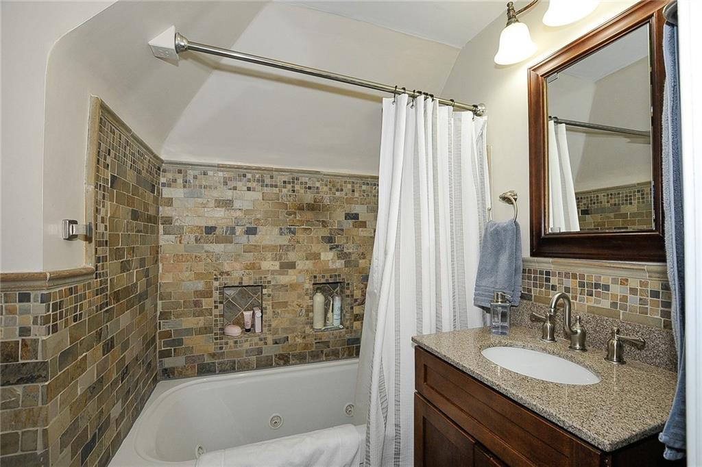 232 Berkley Road Indianapolis, IN 46208 - Photo 17 of 27 Gallery Image 17