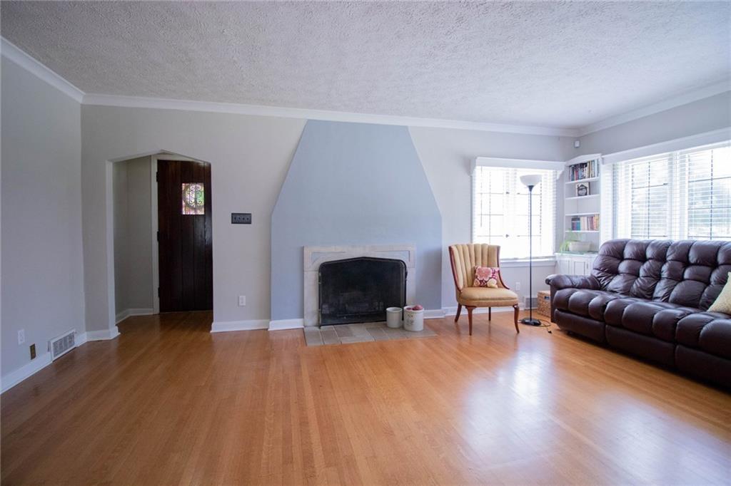 232 Berkley Road Indianapolis, IN 46208 - Photo 4 of 27 Gallery Image 4