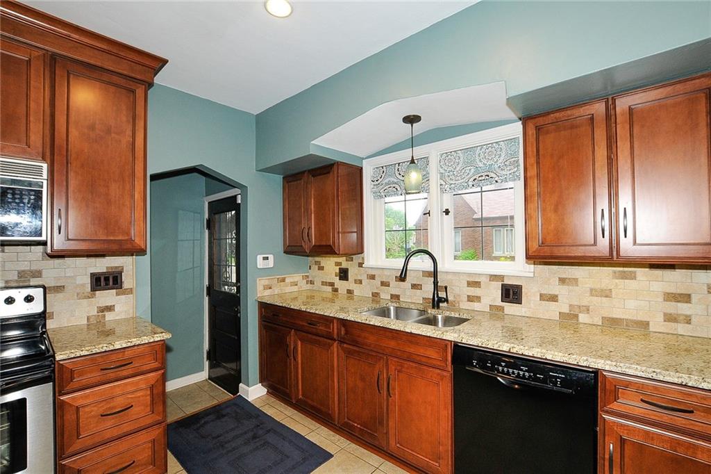 232 Berkley Road Indianapolis, IN 46208 - Photo 6 of 27 Gallery Image 6