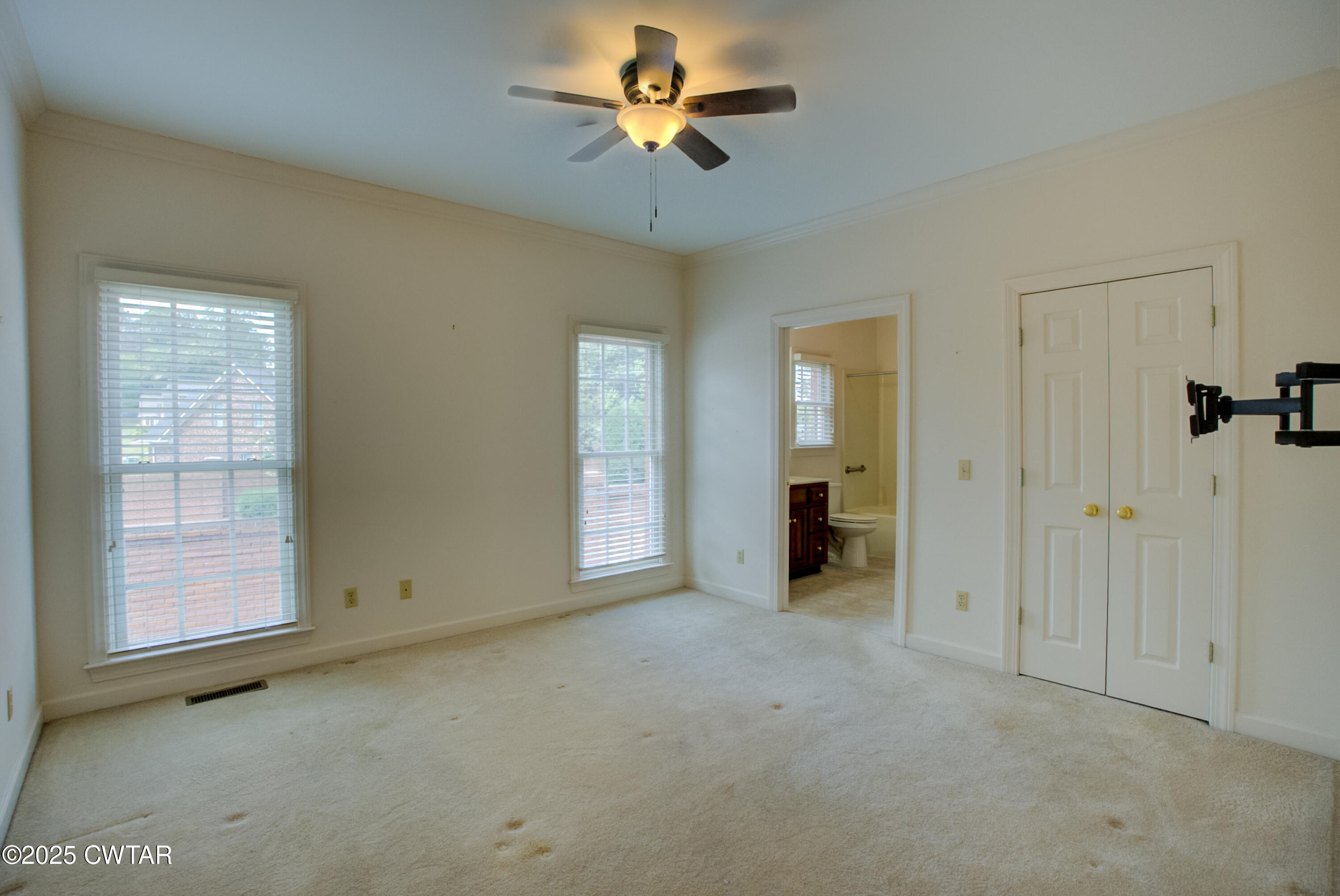 7 Sutton Place Jackson, TN 38305 - Photo 23 of 25 an empty room with chandelier fan and windows