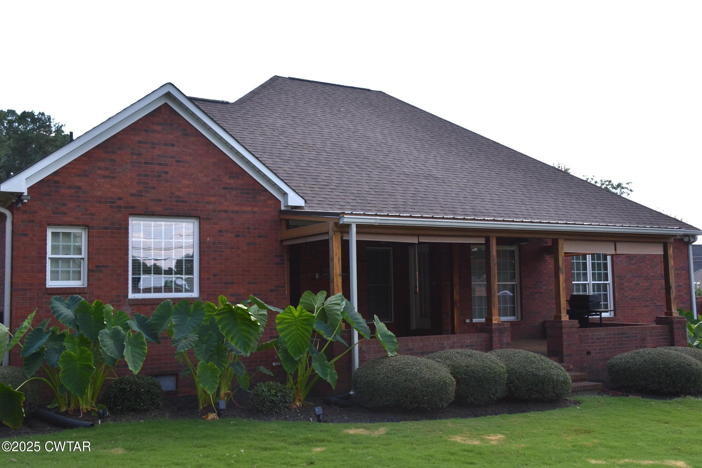 7 Sutton Place Jackson, TN 38305 - Photo 6 of 25 a house view with a garden space