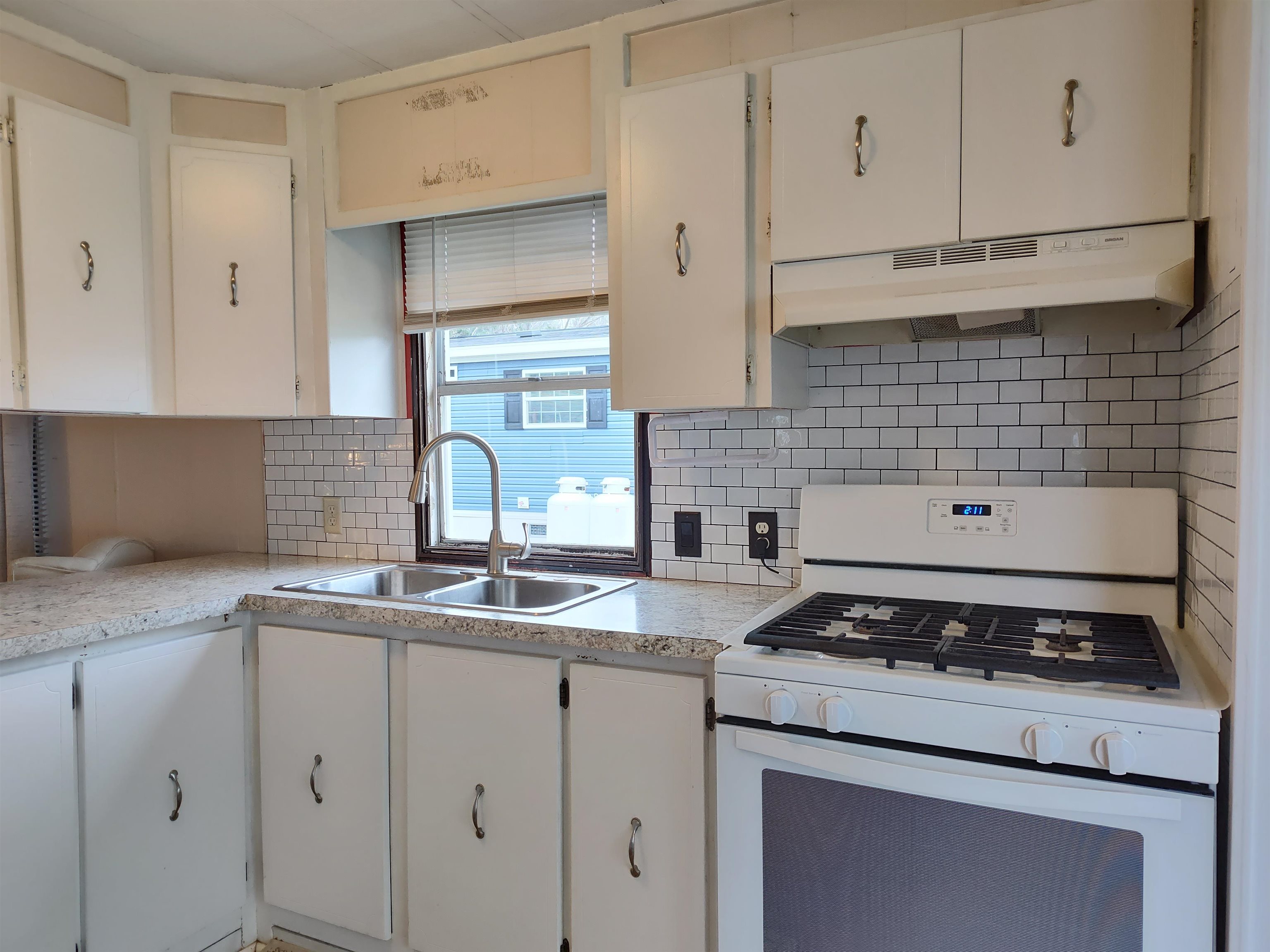 1009 Camelot Drive Exeter, NH 03833 - Photo 6 of 32