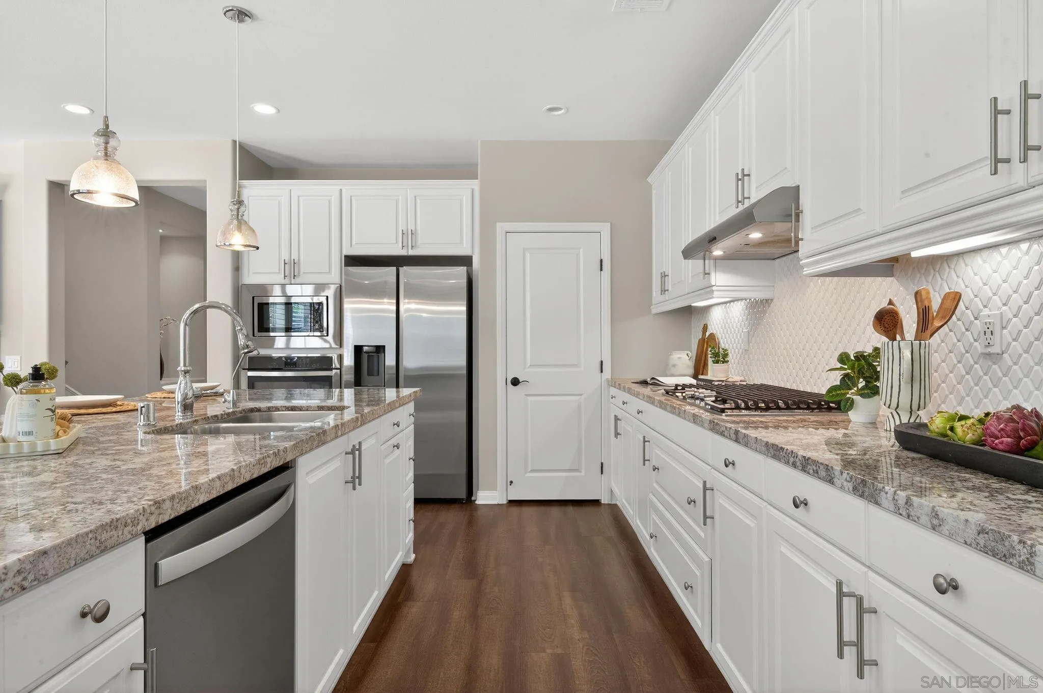 21421 Trail Ridge Drive Escondido, CA 92029 - Photo 12 of 42 Kitchen