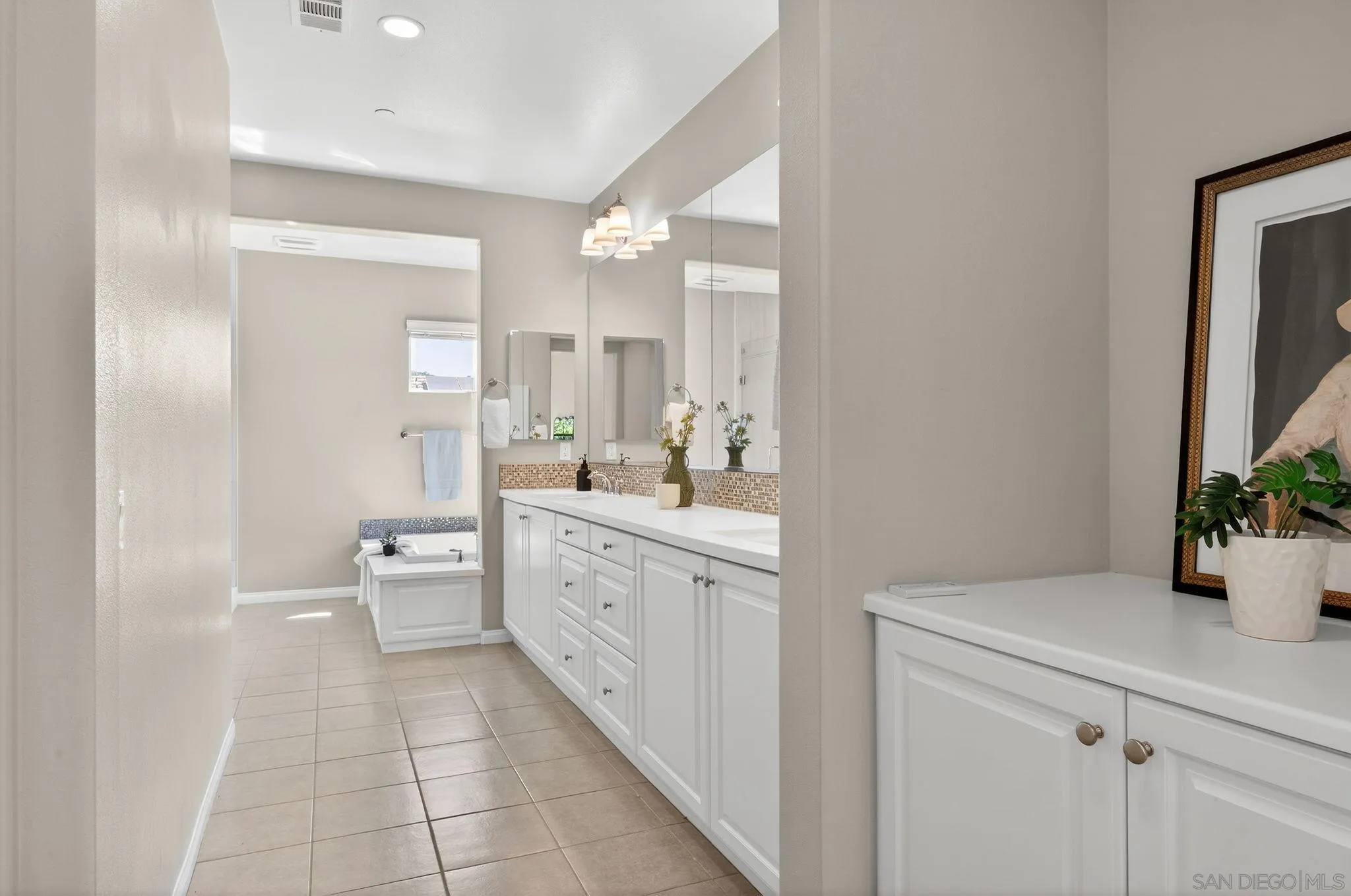 21421 Trail Ridge Drive Escondido, CA 92029 - Photo 27 of 42 HUGE primary bath that is spa like living at its finest!