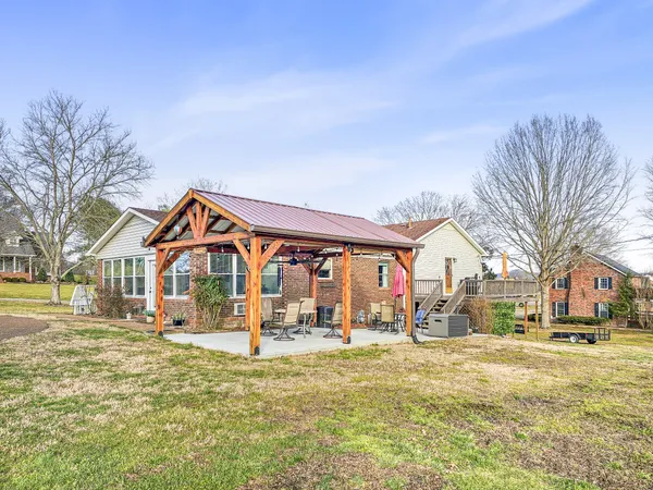a view of large yard of front a house