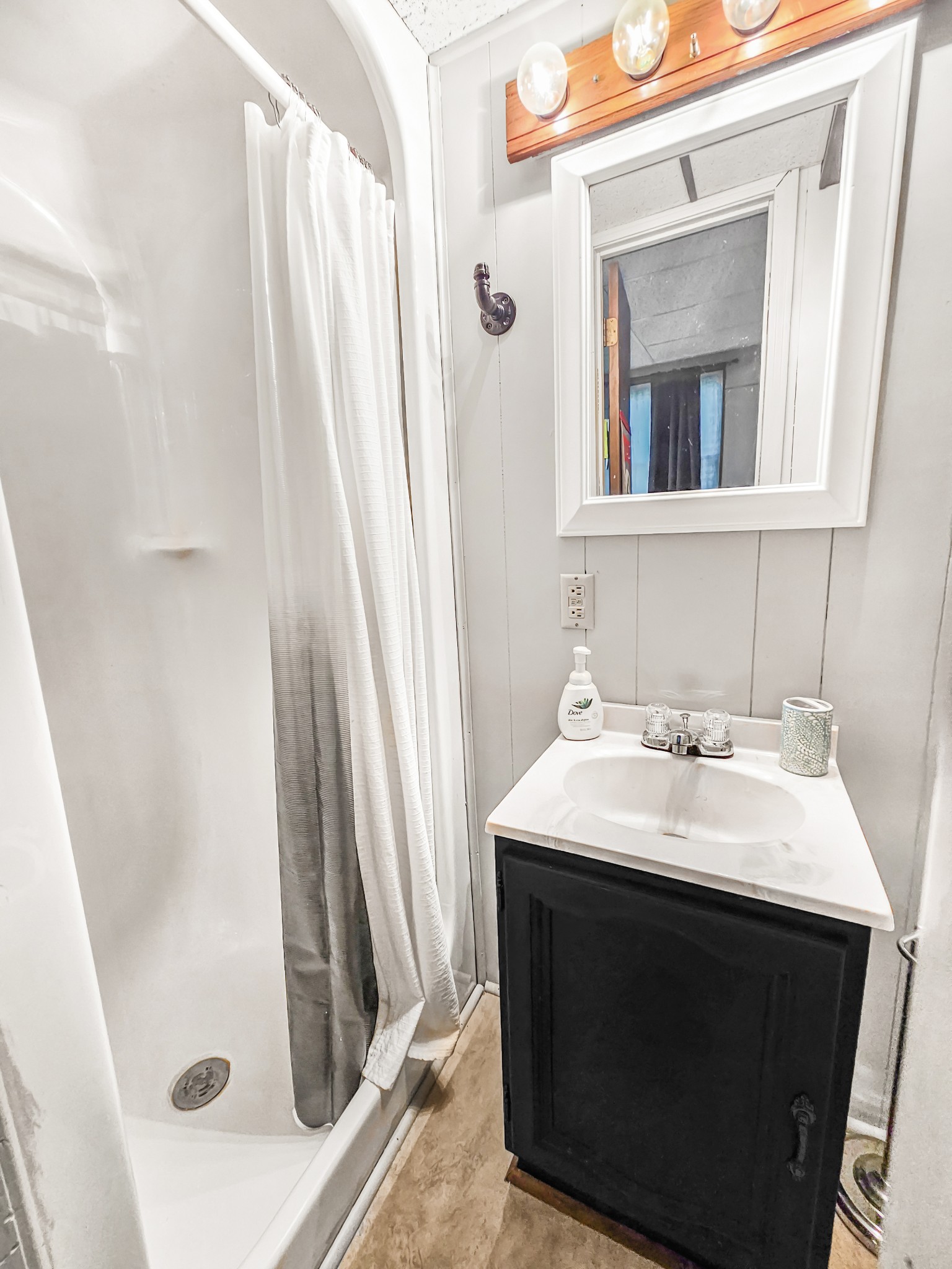 55 Morris Lane Carthage, TN 37030 - Photo 32 of 47 a bathroom with a sink a mirror and a vanity