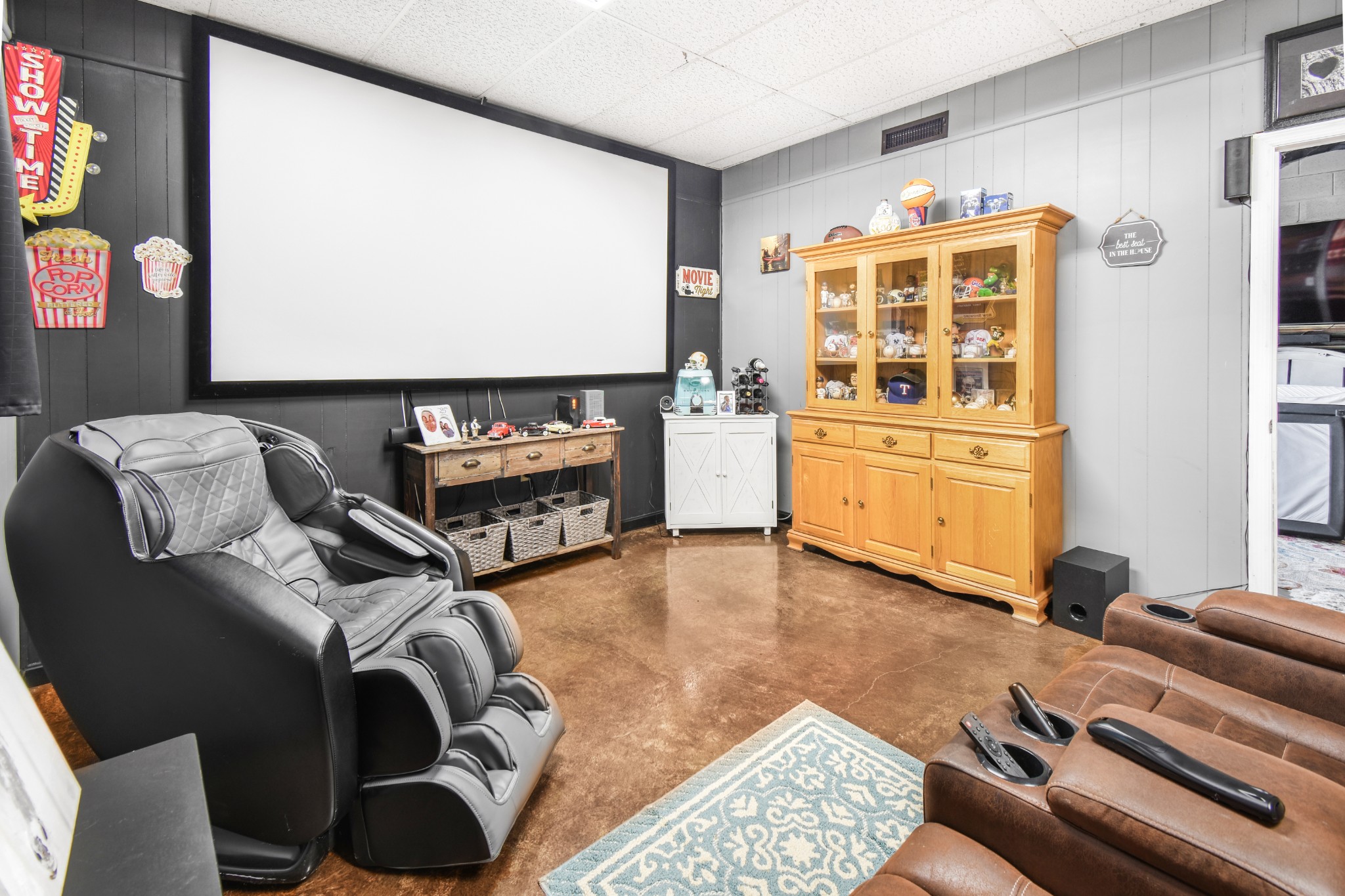 55 Morris Lane Carthage, TN 37030 - Photo 37 of 47 a living room with furniture and a flat screen tv