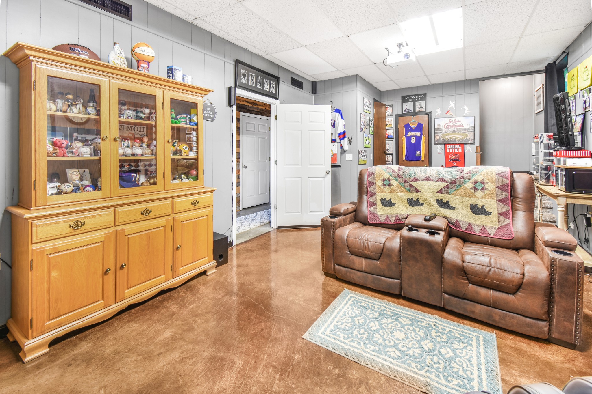 55 Morris Lane Carthage, TN 37030 - Photo 38 of 47 a living room with furniture and a large window
