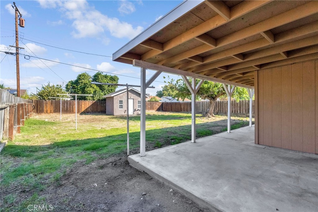 27331 Perkins Road Madera, CA 93637 - Photo 24 of 25 a view of a backyard with swimming pool