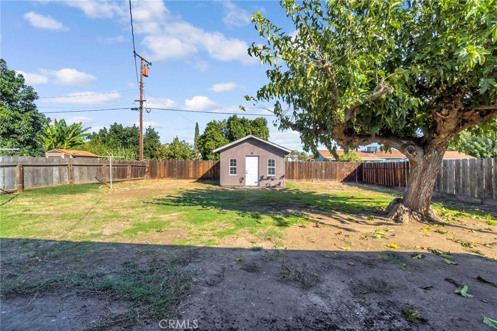 27331 Perkins Road Madera, CA 93637 - Photo 25 of 25 a view of a yard with wooden fence