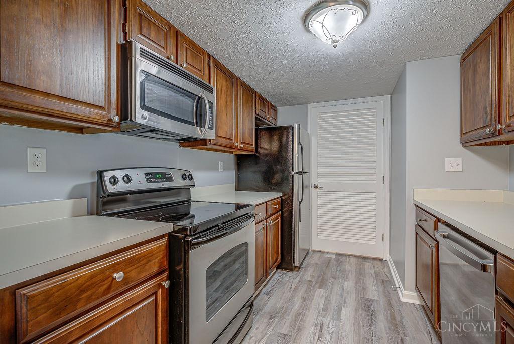 10555 Montgomery Road, Unit 19 Montgomery, OH 45242 - Photo 12 of 41 Gallery Image 12