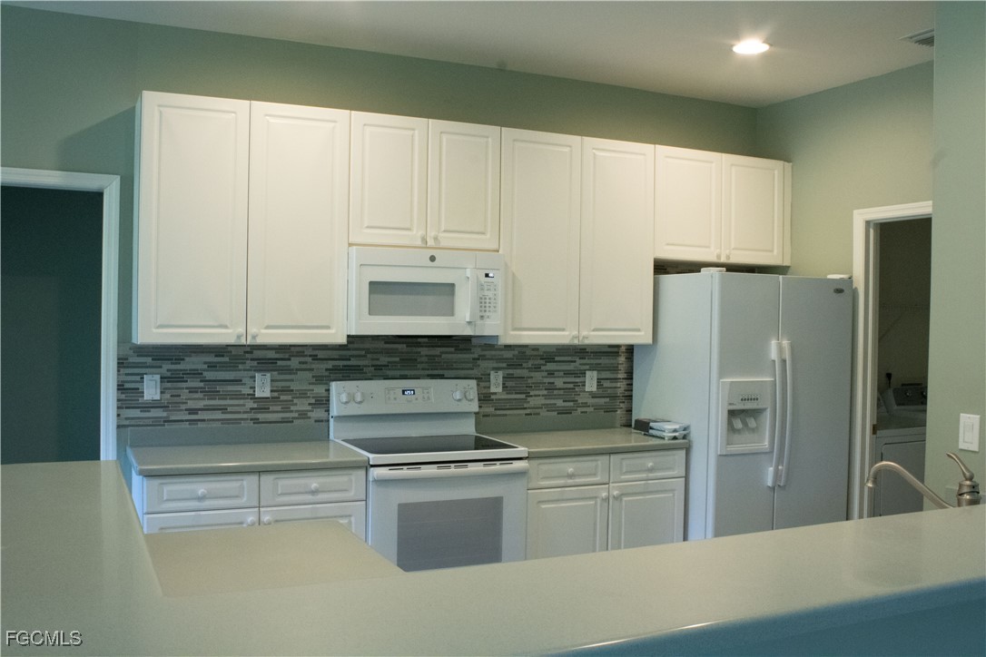 15057 Balmoral Loop Fort Myers, FL 33919 - Photo 3 of 17