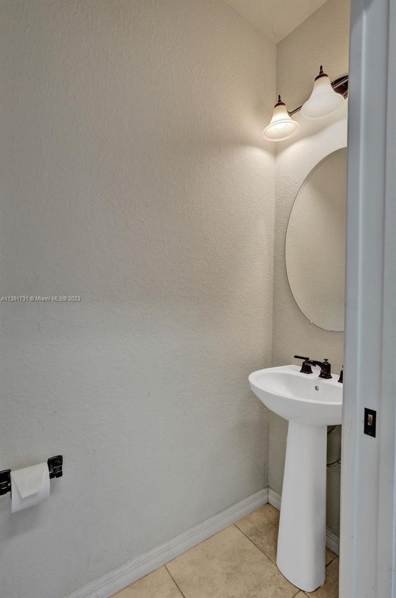 5060 Eucalyptus Drive, Unit 2 Hollywood, FL 33021 - Photo 16 of 56