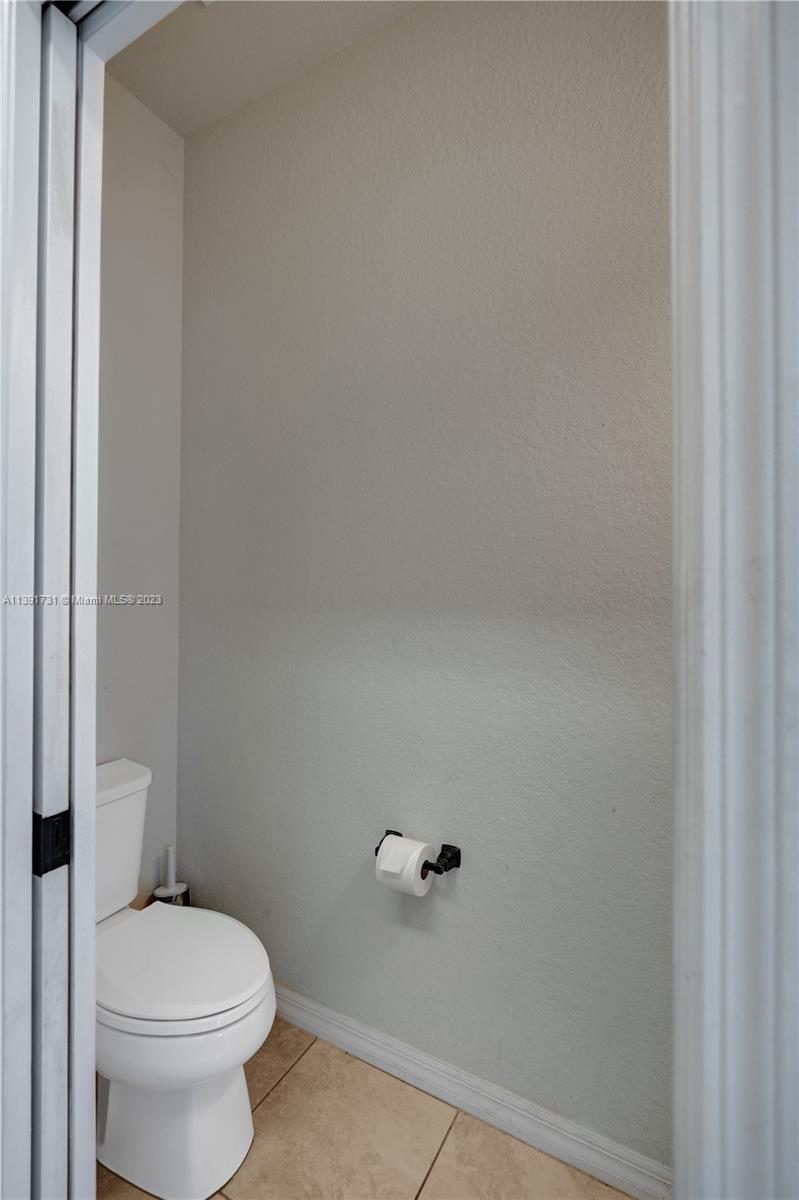 5060 Eucalyptus Drive, Unit 2 Hollywood, FL 33021 - Photo 17 of 56