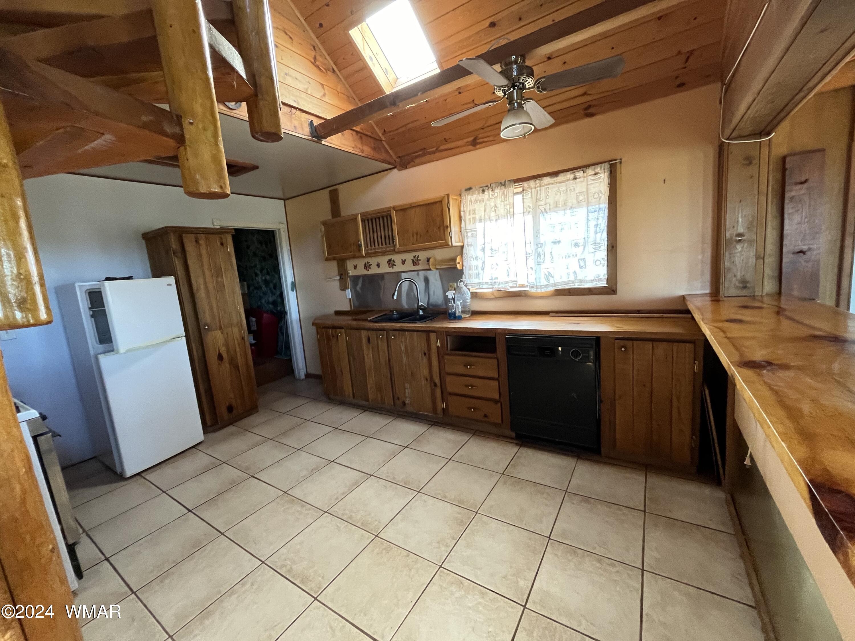 4086 Sondy Road Snowflake, AZ 85937 - Photo 23 of 50 kitchen/ skylight