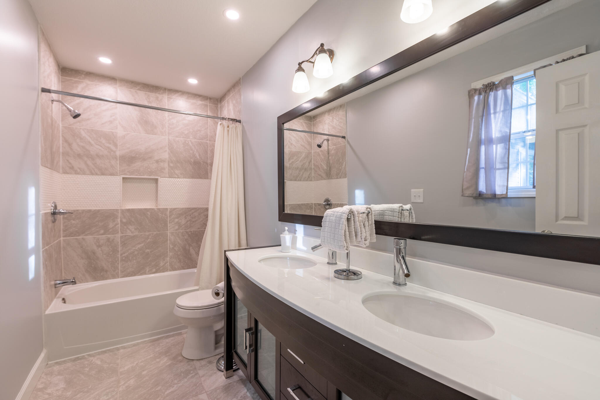 3815 Jay Kerr Road Rockford, TN 37853 - Photo 14 of 32 Primary Bathroom, En Suite