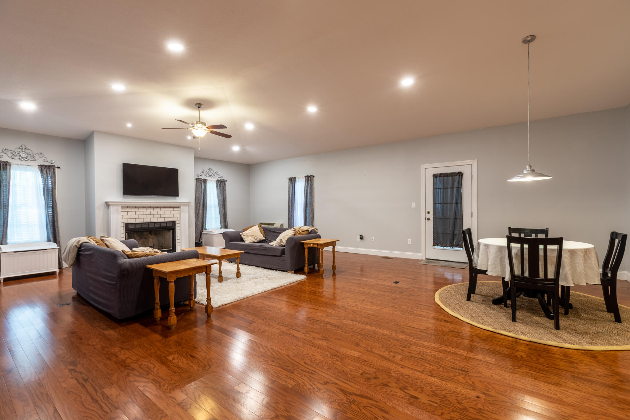 3815 Jay Kerr Road Rockford, TN 37853 - Photo 8 of 32 Living Room