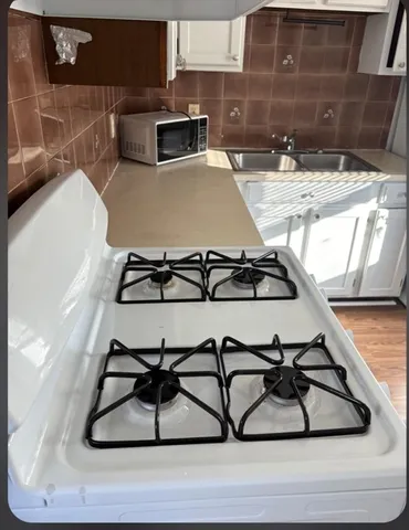 $1,300 | 371 4th Street, Unit 3E, Fall River, MA 02721