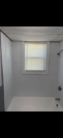 $1,300 | 371 4th Street, Unit 3E, Fall River, MA 02721