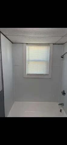 $1,300 | 371 4th Street, Unit 3E, Fall River, MA 02721