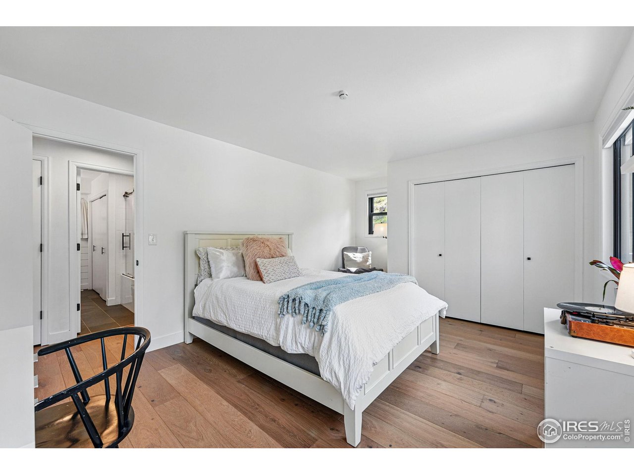 1750 Deer Trail Road Boulder, CO 80302 - Photo 30 of 50 a bedroom with a bed and a table in it