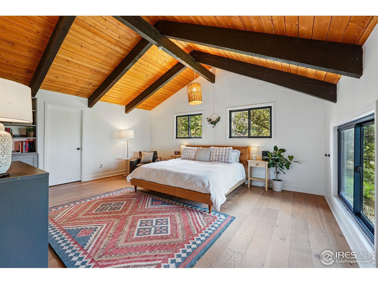 1750 Deer Trail Road Boulder, CO 80302 - Photo 37 of 50 a bedroom with a bed and a table