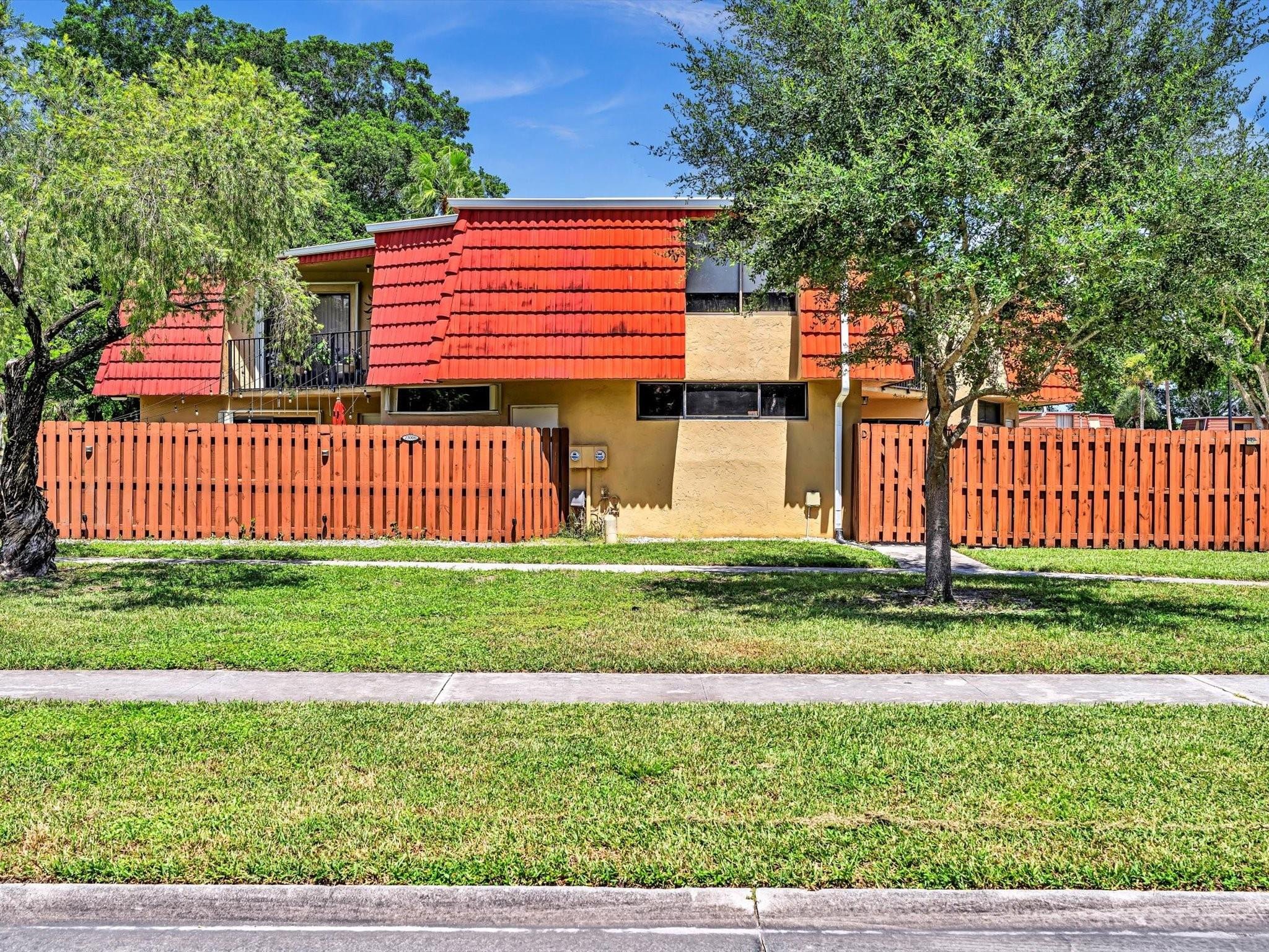 23006 Oxford Place, Unit D Boca Raton, FL 33433 - Photo 3 of 28 Photo 3