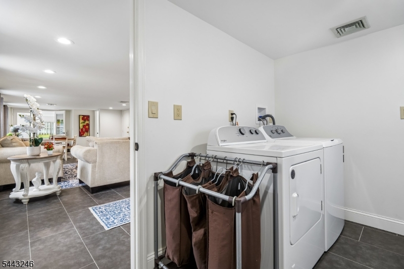 1 Archbridge Lane Springfield, NJ 07081 - Photo 29 of 37