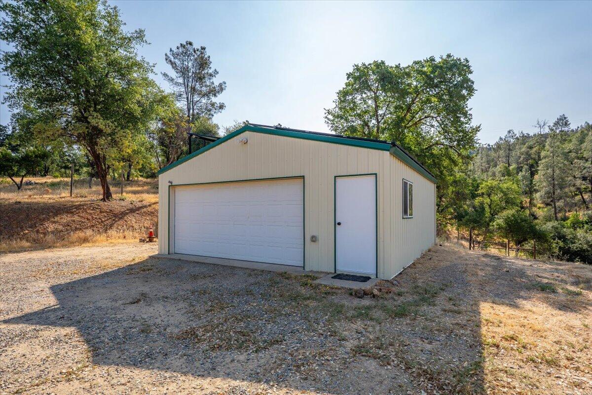 8550 Muletown Road Redding, CA 96001 - Photo 36 of 37 Garage Shop