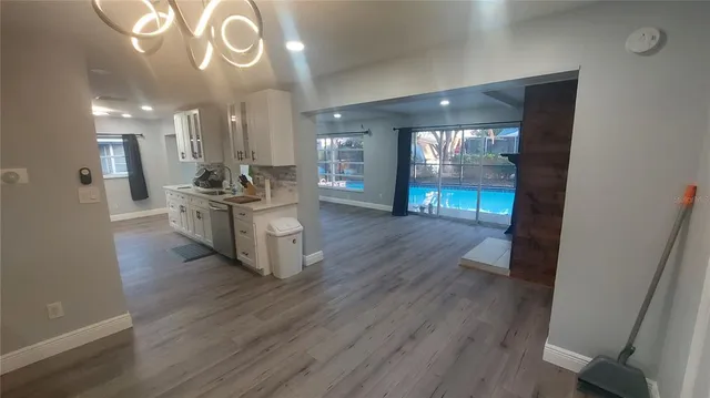 $2,900 | 1811 Forest Drive, Oldsmar, FL 34677