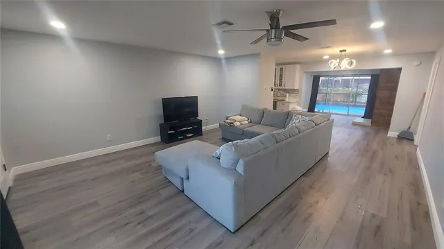 $2,900 | 1811 Forest Drive, Oldsmar, FL 34677