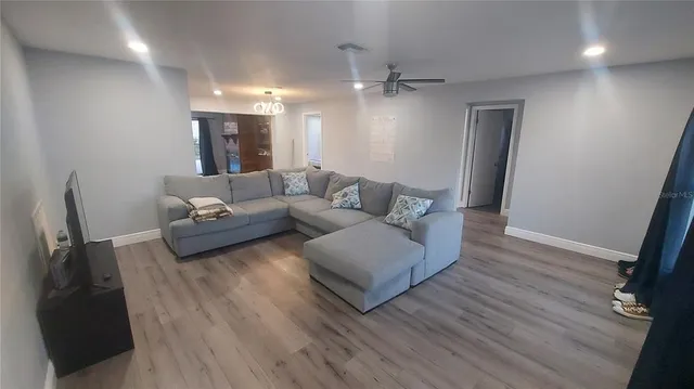 $2,900 | 1811 Forest Drive, Oldsmar, FL 34677