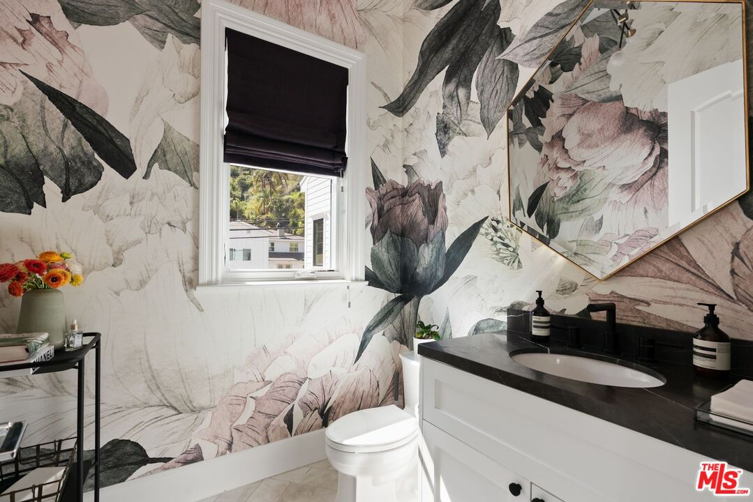 12090 Chalon Road Los Angeles, CA 90049 - Photo 12 of 47 Gallery Image 12
