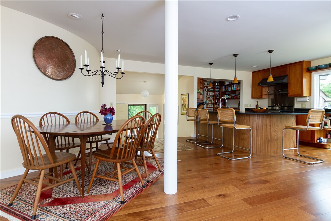 1501 Beacon Hill Road Block Island, RI 02807 - Photo 17 of 50 Main House Dining