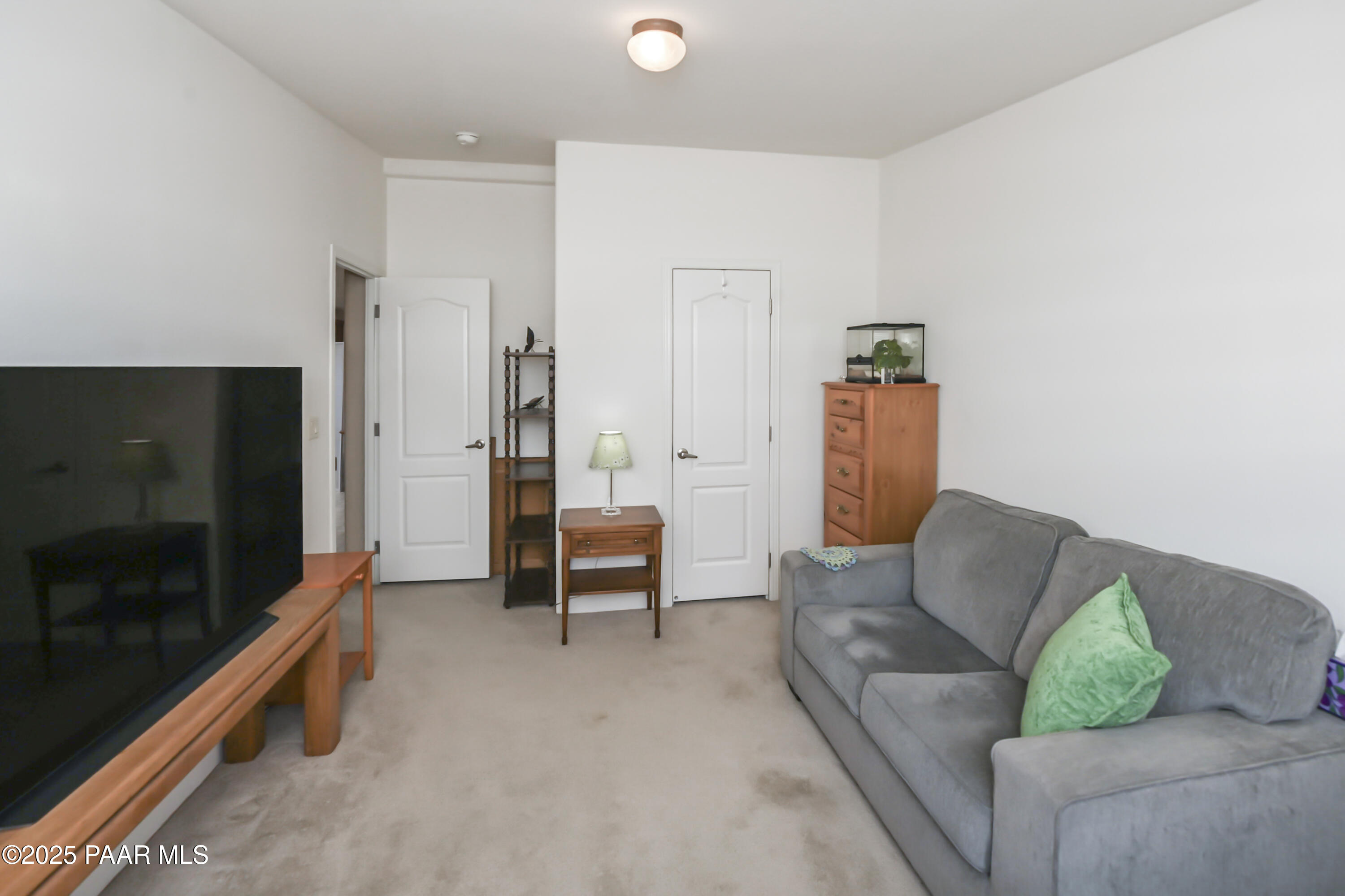 17985 East Hunters Lane Dewey, AZ 86327 - Photo 22 of 41 a living room with furniture and a flat screen tv