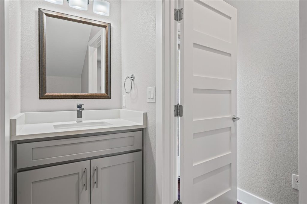 706 Short Kemp Street, Unit 2 Austin, TX 78741 - Photo 15 of 34 a bathroom with a sink and a mirror