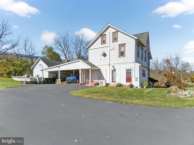 $2,000 | 4430 Coplay Creek Road, Unit B, Schnecksville, PA 18078