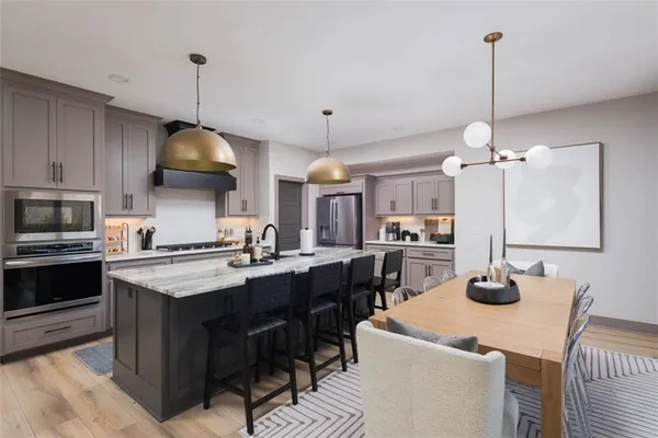 $699,950 | 1101 Southwest Brookside Court, Lee's Summit, MO 64064