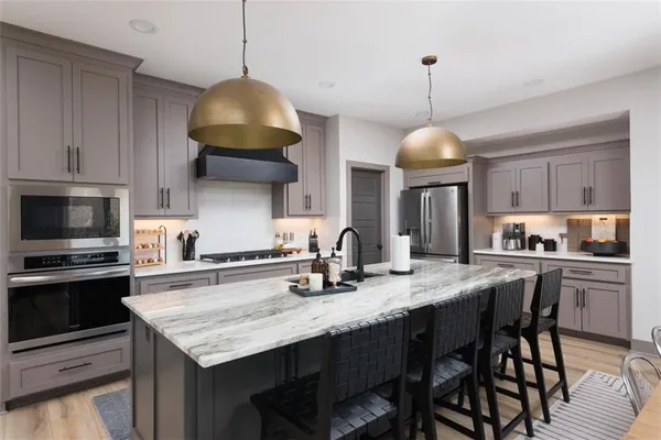 $699,950 | 1101 Southwest Brookside Court, Lee's Summit, MO 64064