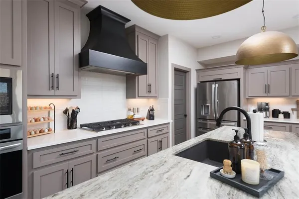 $699,950 | 1101 Southwest Brookside Court, Lee's Summit, MO 64064