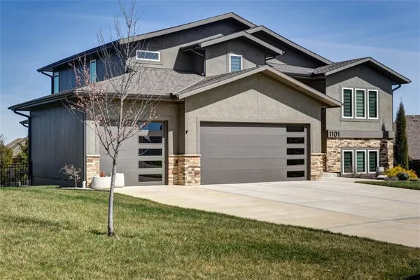 $699,950 | 1101 Southwest Brookside Court, Lee's Summit, MO 64064