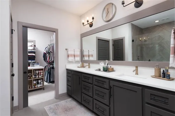 $699,950 | 1101 Southwest Brookside Court, Lee's Summit, MO 64064