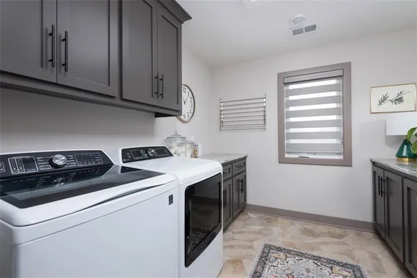 $699,950 | 1101 Southwest Brookside Court, Lee's Summit, MO 64064